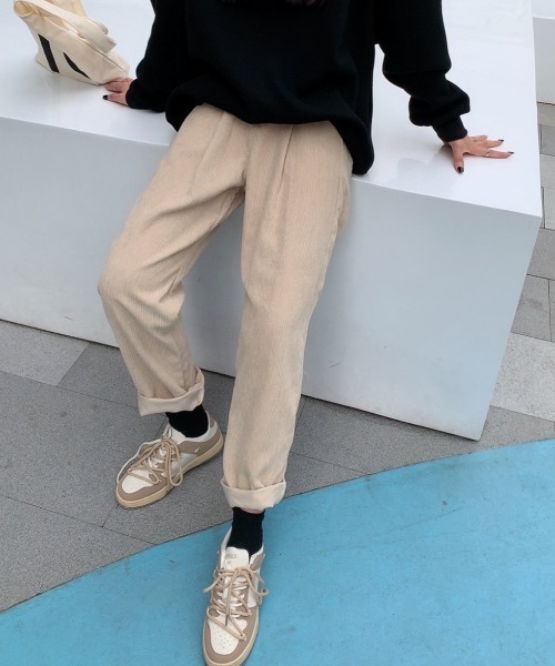 Diosfront（ディオスフロント）の「コーデュロイタックセミワイドパンツ（その他パンツ・レディース・ブラック/ベージュ/パープル/モカ・S/M/L）」の4枚目の写真