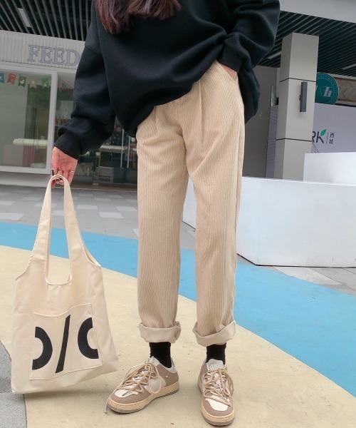 Diosfront（ディオスフロント）の「コーデュロイタックセミワイドパンツ（その他パンツ・レディース・ブラック/ベージュ/パープル/モカ・S/M/L）」の15枚目の写真