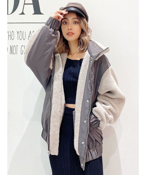 GYDA（ジェイダ）の「ボアドッキングリバーシブルBIG ブルゾン（ブルゾン・レディース・チャコールグレー/ベージュ・FREE）」の22枚目の写真