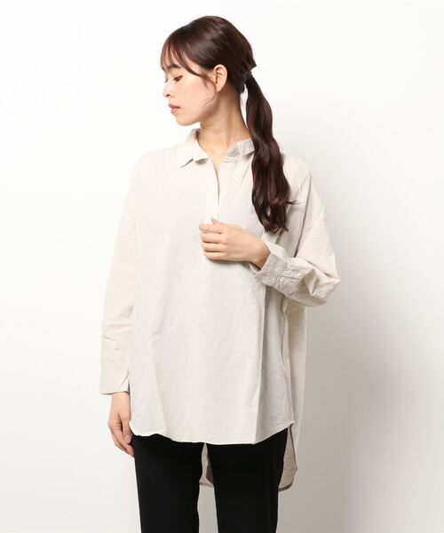 Samansa Mos2（サマンサ モスモス）の「後ろ釦スキッパーチュニック（シャツ/ブラウス・レディース・ベージュ/レッド/グリーン/キャメル/チャコール/キナリ・ﾌﾘ-）」の11枚目の写真