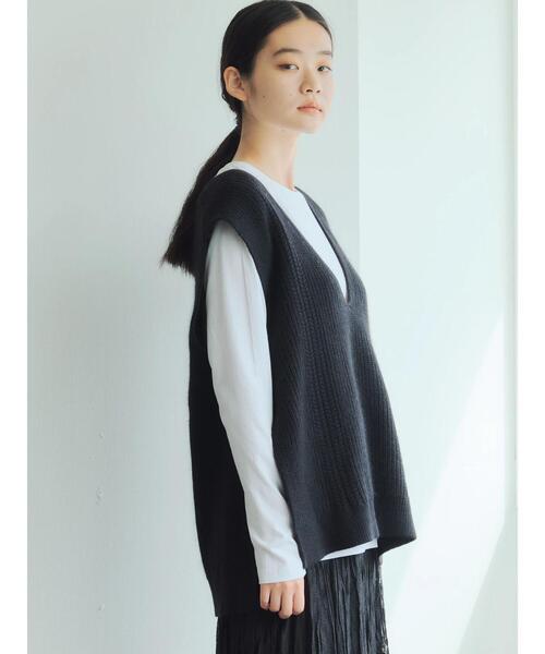 GARAGE OF GOOD CLOTHING(ガレージオブグッドクロージング)の「ウールラクーン混Vネックベスト*(ニット/セーター・レディース・ベージュ系その他2/ブラック・FREE)」の22枚目の写真