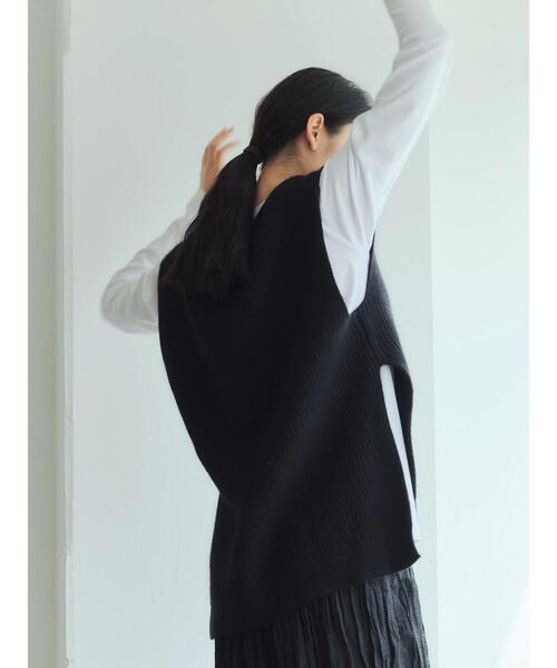 GARAGE OF GOOD CLOTHING(ガレージオブグッドクロージング)の「ウールラクーン混Vネックベスト*(ニット/セーター・レディース・ベージュ系その他2/ブラック・FREE)」の10枚目の写真