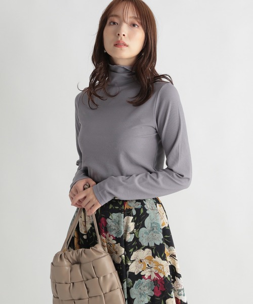 Andemiu（アンデミュウ）の「カットリブタートル239493（Tシャツ/カットソー・レディース・オフホワイト/モカ/ブルー/ブラック・FREE）」の4枚目の写真