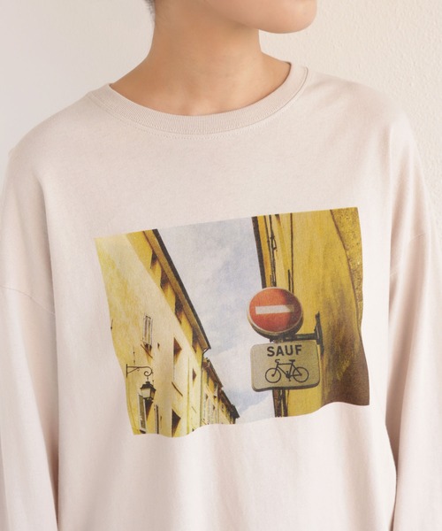 andme（アンドミー）の「コットン天竺長袖ラウンドヘムフォトプリントTシャツ（Tシャツ/カットソー・レディース・ホワイト系その他/グレー系その他/ベージュ系その他/ホワイト系その他2/グレー系その他2/ベージュ系その他2・M）」の8枚目の写真