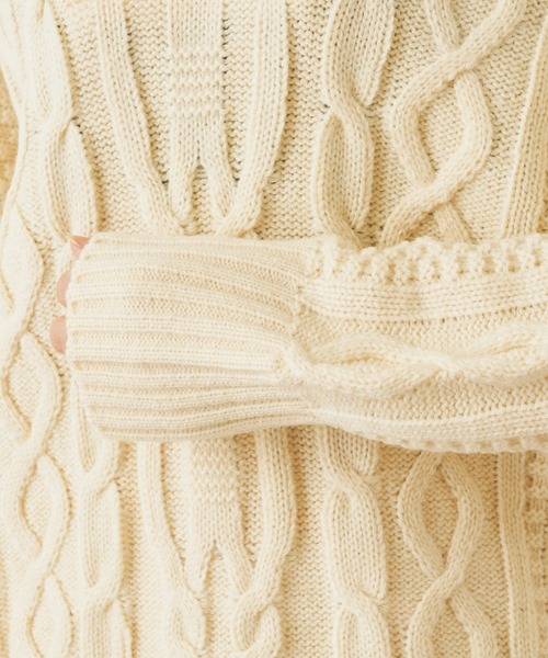 Lui's(ルイス)の「ケーブルVネックニット(ニット/セーター・レディース・オフホワイト/ブルー/グリーン・FREE)」の8枚目の写真