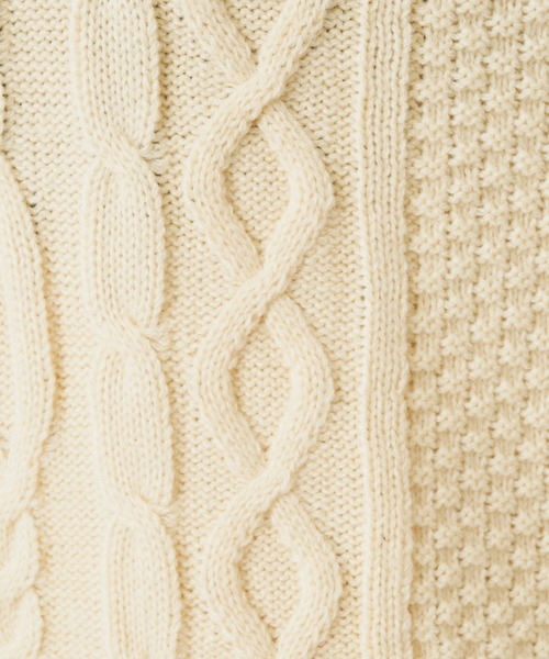 Lui's(ルイス)の「ケーブルVネックニット(ニット/セーター・レディース・オフホワイト/ブルー/グリーン・FREE)」の5枚目の写真