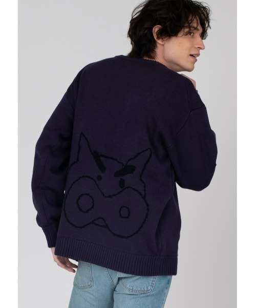 Design Tshirts Store graniph（デザイン　ティーシャツ　ストア　グラニフ）の「しんのすけ＆ぶりぶりざえもん(クレヨンしんちゃん)｜コラボニット（ニット/セーター・メンズ・パープル・SMALL/MEDIUM/LARGE）」の5枚目の写真