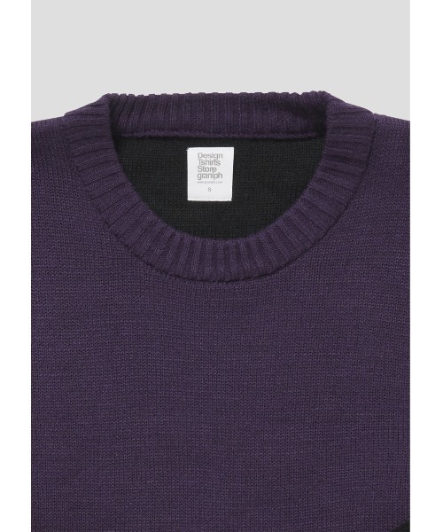 Design Tshirts Store graniph（デザイン　ティーシャツ　ストア　グラニフ）の「しんのすけ＆ぶりぶりざえもん(クレヨンしんちゃん)｜コラボニット（ニット/セーター・メンズ・パープル・SMALL/MEDIUM/LARGE）」の6枚目の写真