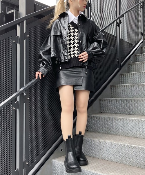 Figments（フィグメンツ）の「クロップドフェイクレザージャケット