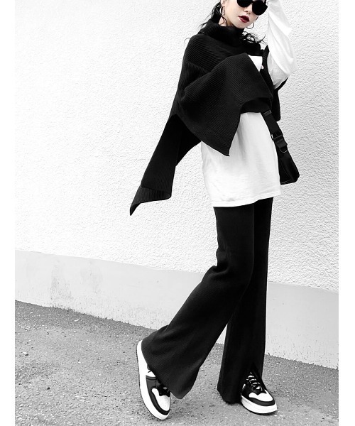 LVEU.（ラブユ.）の「Asymmetric rib knit cape / アシメリブニットケープ(Ai select)（ニット/セーター・レディース・ブラック・FREE）」の2枚目の写真