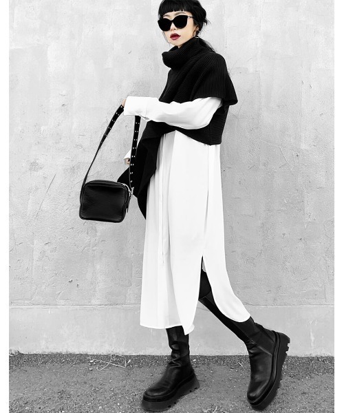 LVEU.（ラブユ.）の「Asymmetric rib knit cape / アシメリブニットケープ(Ai select)（ニット/セーター・レディース・ブラック・FREE）」の6枚目の写真