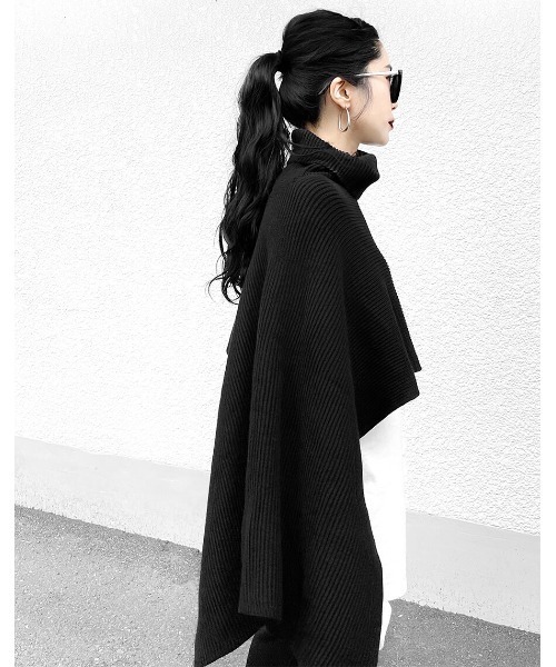 LVEU.（ラブユ.）の「Asymmetric rib knit cape / アシメリブニットケープ(Ai select)（ニット/セーター・レディース・ブラック・FREE）」の7枚目の写真