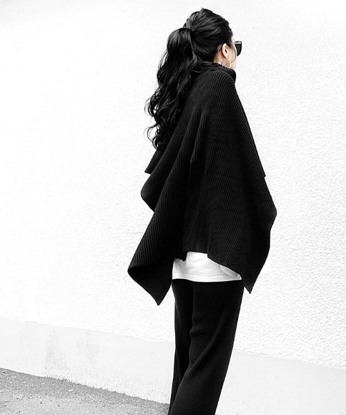 LVEU.（ラブユ.）の「Asymmetric rib knit cape / アシメリブニットケープ(Ai select)（ニット/セーター・レディース・ブラック・FREE）」の15枚目の写真