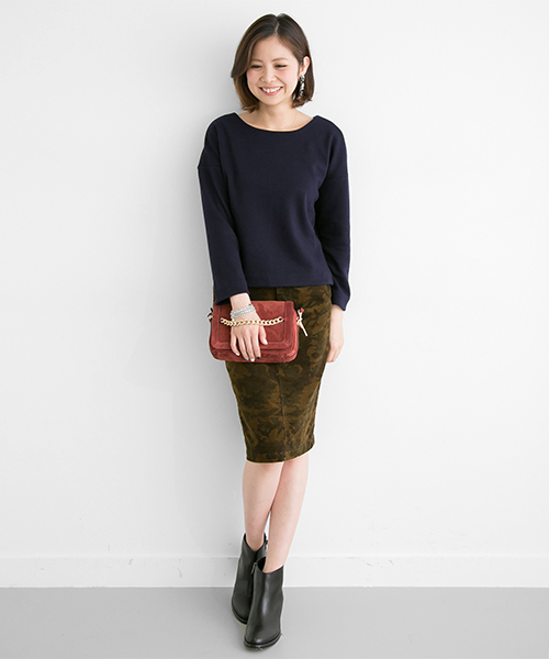 URBAN RESEARCH(アーバンリサーチ)の「UR TRジャージコクーンプルオーバー(Tシャツ/カットソー・レディース・オフホワイト/グリーン/ネイビー・FREE)」の5枚目の写真