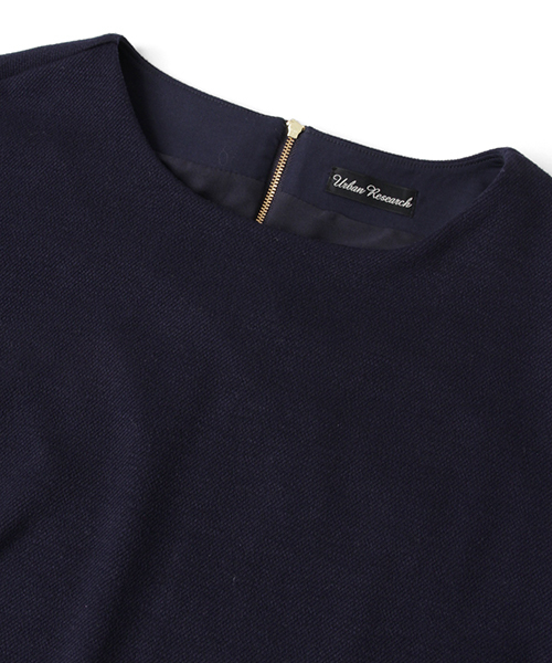 URBAN RESEARCH(アーバンリサーチ)の「UR TRジャージコクーンプルオーバー(Tシャツ/カットソー・レディース・オフホワイト/グリーン/ネイビー・FREE)」の9枚目の写真