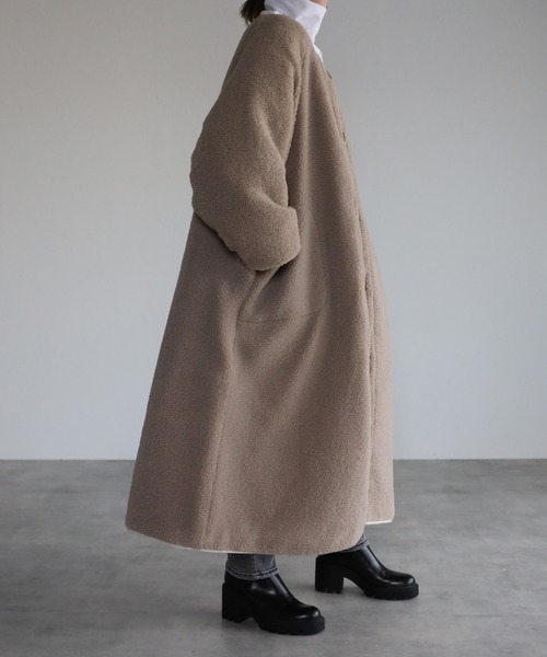 r.(アールドット)の「マットタフタ×ボアリバーシブル ロングコート(ノーカラーコート・レディース・ブラック/アイボリー/ベージュ/カーキ・FREE)」の11枚目の写真