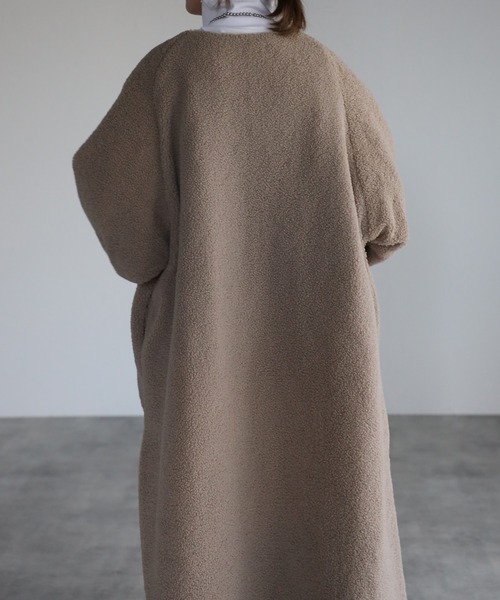 r.(アールドット)の「マットタフタ×ボアリバーシブル ロングコート(ノーカラーコート・レディース・ブラック/アイボリー/ベージュ/カーキ・FREE)」の15枚目の写真