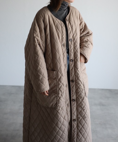 r.(アールドット)の「マットタフタ×ボアリバーシブル ロングコート(ノーカラーコート・レディース・ブラック/アイボリー/ベージュ/カーキ・FREE)」の18枚目の写真