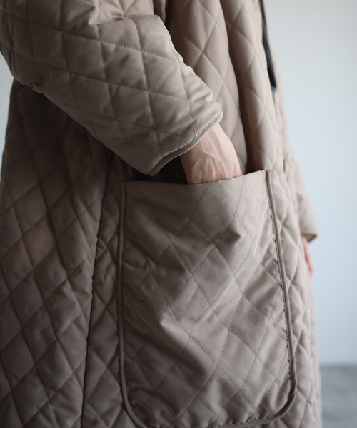 r.(アールドット)の「マットタフタ×ボアリバーシブル ロングコート(ノーカラーコート・レディース・ブラック/アイボリー/ベージュ/カーキ・FREE)」の22枚目の写真