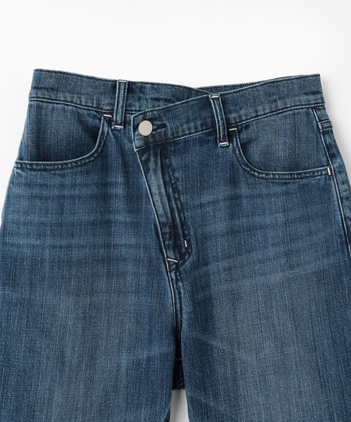WHEIR（ウェア）の「WHEIR クロスストレートデニムパンツ（デニムパンツ・レディース・ダークインディゴブルー/ライトインディゴブルー/ワンウォッシュ・23/24/25/26/27）」の5枚目の写真