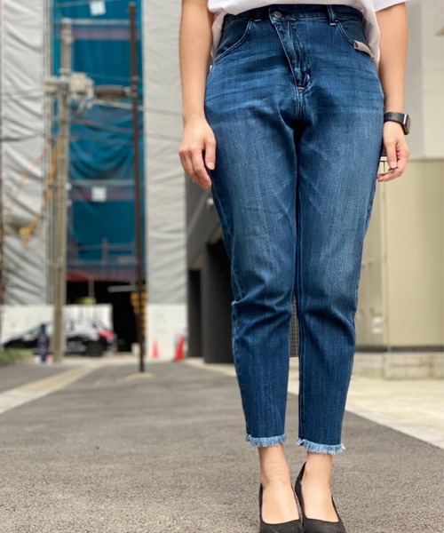WHEIR（ウェア）の「WHEIR クロスストレートデニムパンツ（デニムパンツ・レディース・ダークインディゴブルー/ライトインディゴブルー/ワンウォッシュ・23/24/25/26/27）」の16枚目の写真