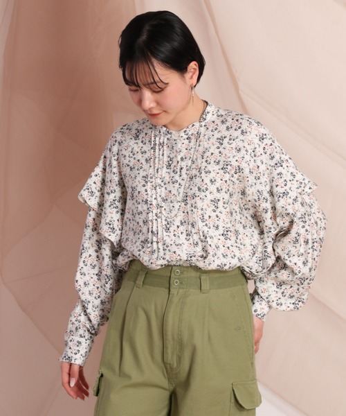 cepo(セポ)の「花柄フリルスリーブシャツ(シャツ/ブラウス・レディース・ブラック/オフホワイト・M)」の1枚目の写真
