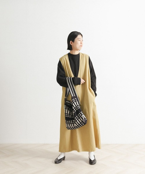 FORK&SPOON（フォークアンドスプーン）の「FORK&SPOON　Uネックワンピース（ワンピース・レディース・インディゴブルー/キャメル・ONE）」の17枚目の写真