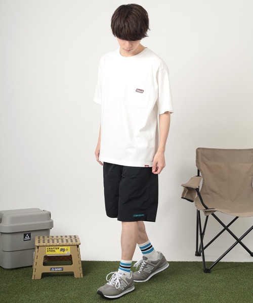 COLEMAN（コールマン）の「【Coleman/コールマン】 ルーズシルエット シリコンワッペン付 ポケット付Tシャツ/ ポケT（Tシャツ/カットソー・メンズ・ホワイト/ブラック・M/L/XL）」の3枚目の写真