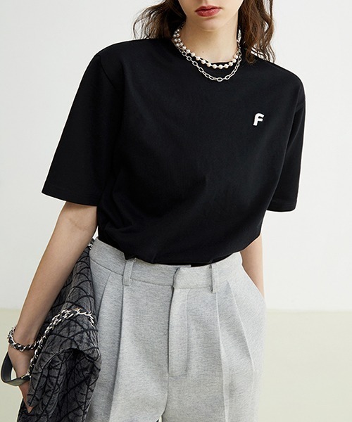 Fano Studios（ファノ ストゥディオズ）の「【Fano Studios】One point embroidery color T-shirt FC22S044（Tシャツ/カットソー・レディース・ブラック/アイボリー・S/L/M）」の4枚目の写真