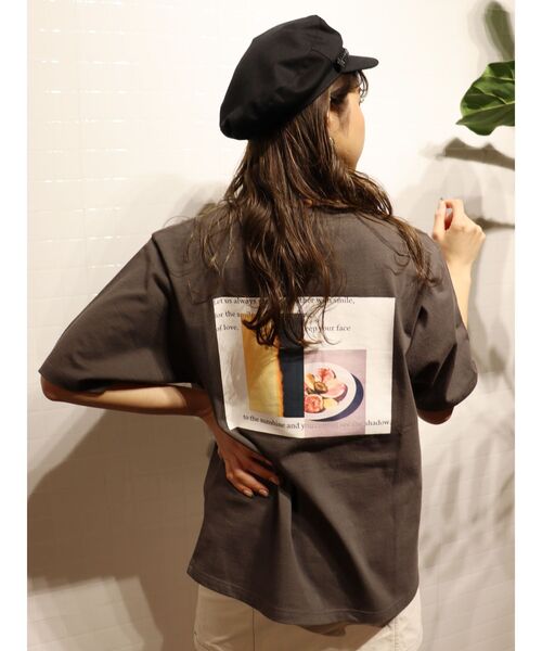 MURUA（ムルーア）の「ブロックフォトTシャツ（Tシャツ/カットソー・レディース・ダークグレー/オレンジ/ホワイト・FREE）」の2枚目の写真