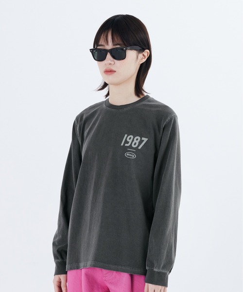87mm（87mm）の「【87MM / Mmlg】19MG LSV-T (OVERDYE) /  パルチムエムエム MMLG 19MG ワンポイントロゴ ロングスリーブTシャツ (オーバーダイ)（Tシャツ/カットソー・レディース・チャコールグレー/ブルー・LARGE/SMALL/MEDIUM）」の8枚目の写真