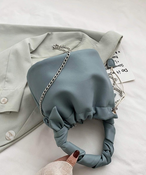 shopnikoniko(ショップニコニコ)の「チェーンショルダーねじれ巾着バッグ(ショルダーバッグ・レディース・ホワイト/ブラック/ベージュ/サックスブルー・フリー)」の19枚目の写真