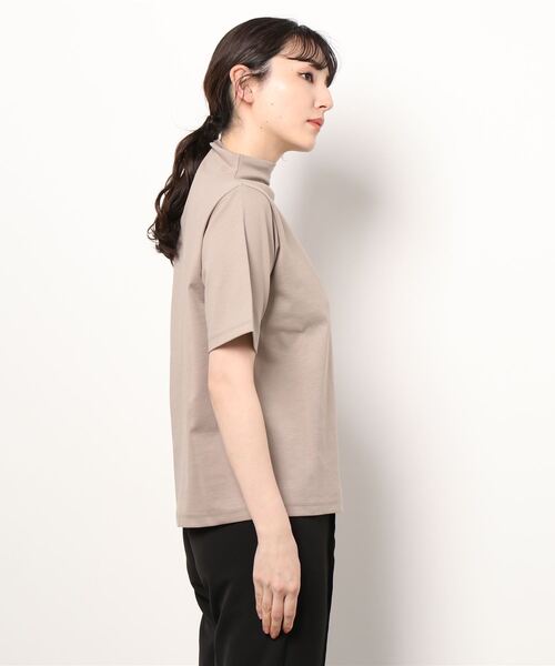 Q(キュー)の「ボトルネック5分袖T(Tシャツ/カットソー・レディース・アイボリー/ブラック/ベージュ・MEDIUM)」の4枚目の写真