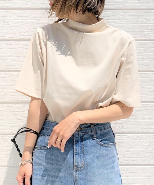 Q(キュー)の「ボトルネック5分袖T(Tシャツ/カットソー・レディース・アイボリー/ブラック/ベージュ・MEDIUM)」の2枚目の写真