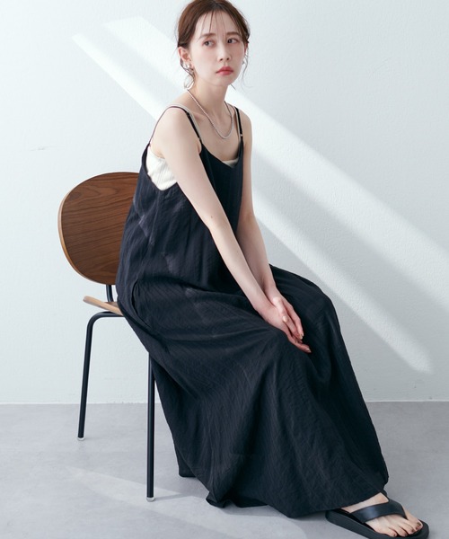 natural couture(ナチュラルクチュール)の「シアーストライプ前後2WAYキャミワンピース(ワンピース・レディース・ブラック/イエロー/ピンク/オフホワイト/サックスブルー・FREE)」の3枚目の写真