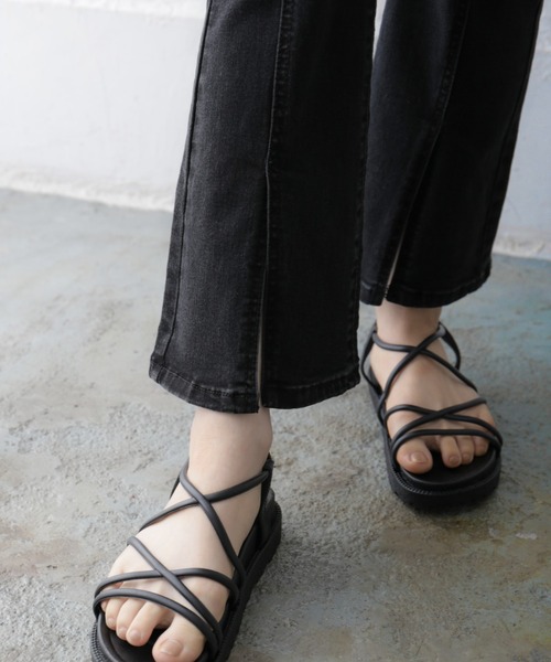 Alite cloth(アリーテクロス)の「フロントスソスリットデニムパンツ(デニムパンツ・レディース・ブルー/ブラック・L/M/XS/S)」の7枚目の写真