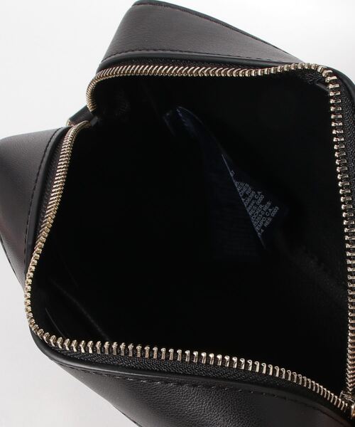 TOMMY HILFIGER(トミーヒルフィガー)の「アイコニックカメラバッグ(ショルダーバッグ・レディース・ブラック/ネイビー・FREE)」の20枚目の写真