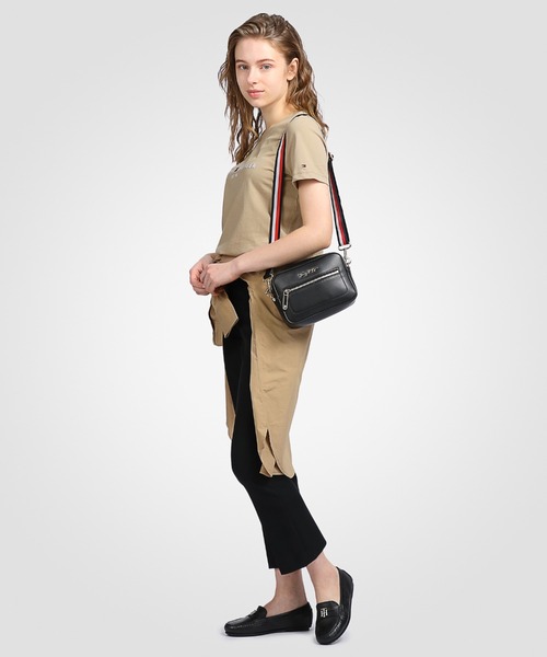 TOMMY HILFIGER(トミーヒルフィガー)の「アイコニックカメラバッグ(ショルダーバッグ・レディース・ブラック/ネイビー・FREE)」の12枚目の写真