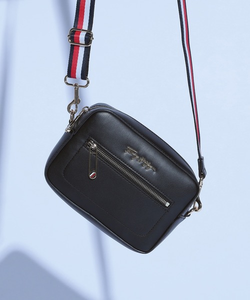 TOMMY HILFIGER（トミーヒルフィガー）の「アイコニックカメラ
