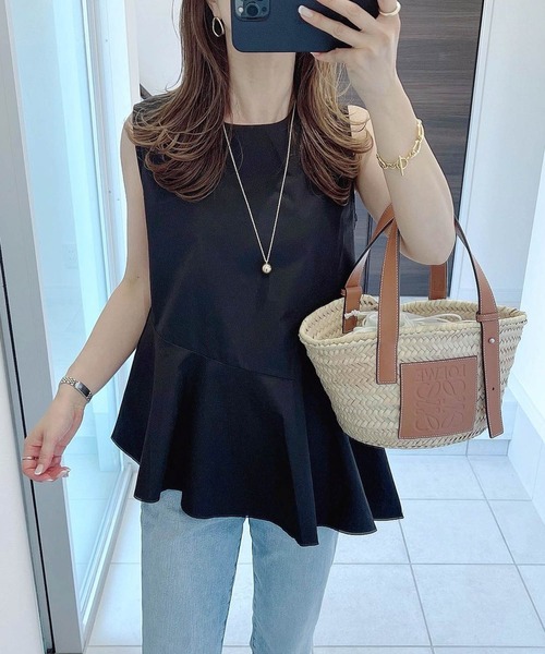 AMELY(エミリー)の「アシンメトリーペプラムトップス(Tシャツ/カットソー・レディース・ホワイト/ブラック・S/M/L)」の2枚目の写真