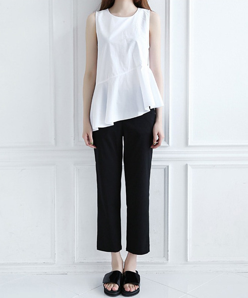AMELY(エミリー)の「アシンメトリーペプラムトップス(Tシャツ/カットソー・レディース・ホワイト/ブラック・S/M/L)」の9枚目の写真