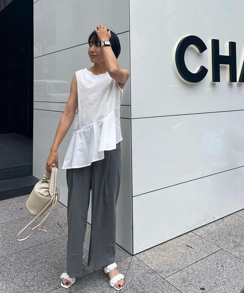 AMELY(エミリー)の「アシンメトリーペプラムトップス(Tシャツ/カットソー・レディース・ホワイト/ブラック・S/M/L)」の6枚目の写真
