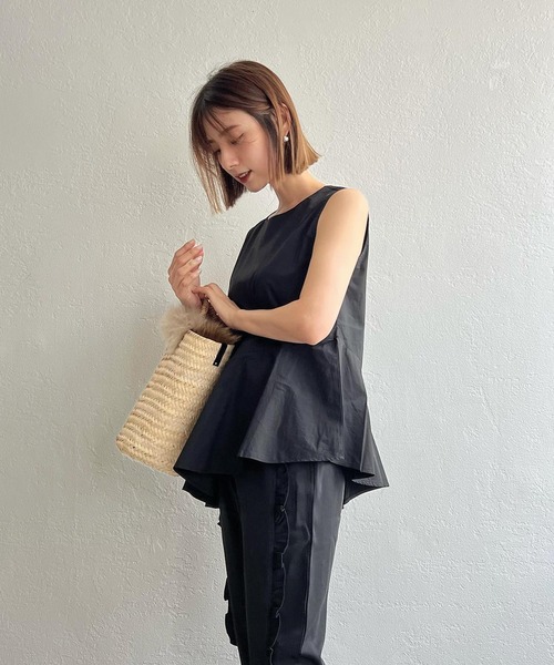 AMELY(エミリー)の「アシンメトリーペプラムトップス(Tシャツ/カットソー・レディース・ホワイト/ブラック・S/M/L)」の10枚目の写真