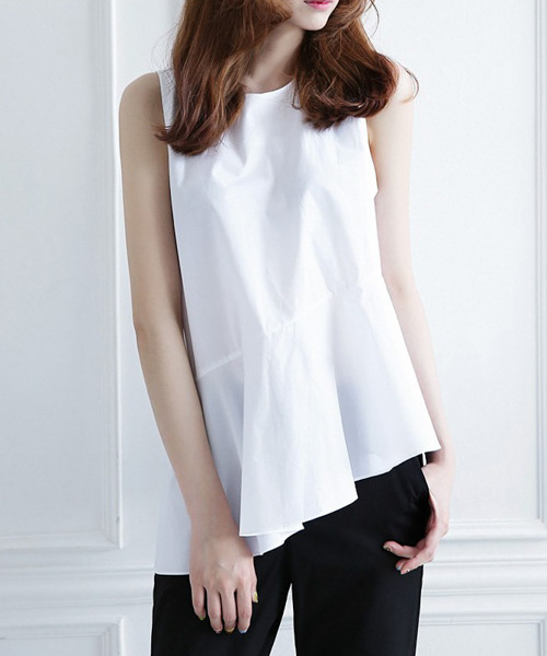 AMELY(エミリー)の「アシンメトリーペプラムトップス(Tシャツ/カットソー・レディース・ホワイト/ブラック・S/M/L)」の12枚目の写真