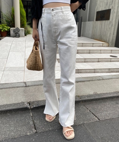 one after another NICE CLAUP（ワンアフターアナザーナイスクラップ）の「NC刺繍デニムパンツ（デニムパンツ・レディース・ライトブルー/オフホワイト/ピンク/ブルー・SMALL/MEDIUM）」の2枚目の写真