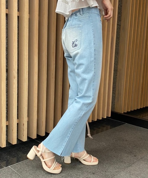 one after another NICE CLAUP（ワンアフターアナザーナイスクラップ）の「NC刺繍デニムパンツ（デニムパンツ・レディース・ライトブルー/オフホワイト/ピンク/ブルー・SMALL/MEDIUM）」の9枚目の写真