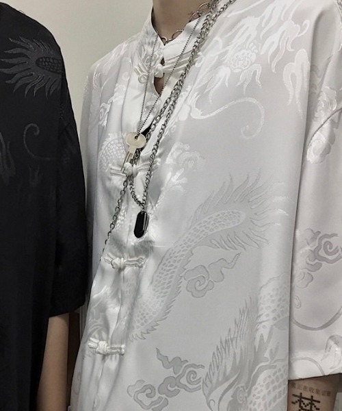 SEN TOKYO(セントーキョー)の「1枚で主役級。サテンタッチ チャイナデザインシャツ 5分袖(シャツ/ブラウス・レディース・ホワイト/ブラック・L/XL/M)」の5枚目の写真