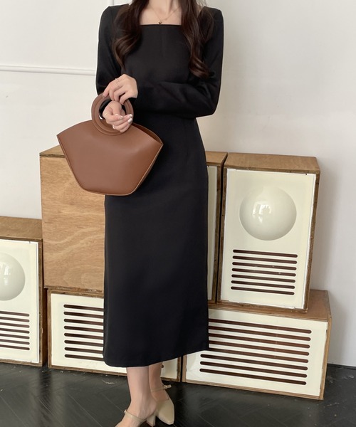 ECLIN(エクラン)の「バックスリットスクエアネックロングワンピース(ワンピース・レディース・ブラック/ダークブラウン/ベージュ・FREE)」の18枚目の写真