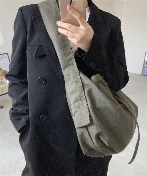 Vipoa（ヴィポア）の「オーバーショルダーバッグ（ショルダーバッグ・レディース・グリーン系その他/ブラック/ホワイト・FREE）」の3枚目の写真