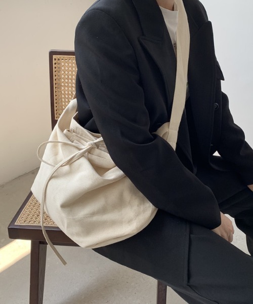 Vipoa（ヴィポア）の「オーバーショルダーバッグ（ショルダーバッグ・レディース・グリーン系その他/ブラック/ホワイト・FREE）」の5枚目の写真